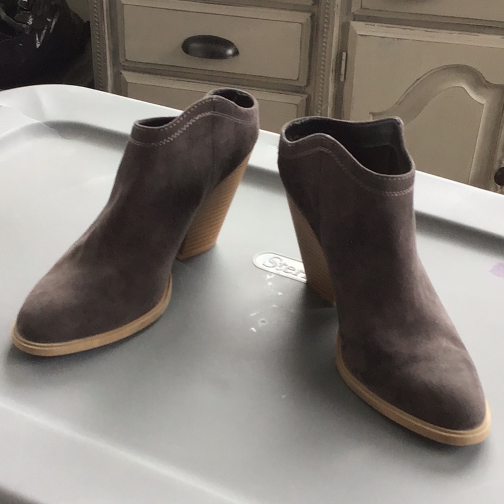 Great condition DV booties